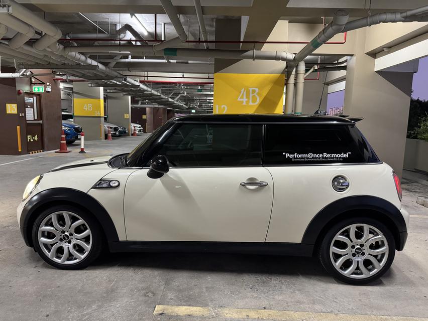 Mini Cooper Hatch R56 ขับไปแล้ว 111,xxx กิโลเมตร ตัว top เบาะหนังสีแดง 15