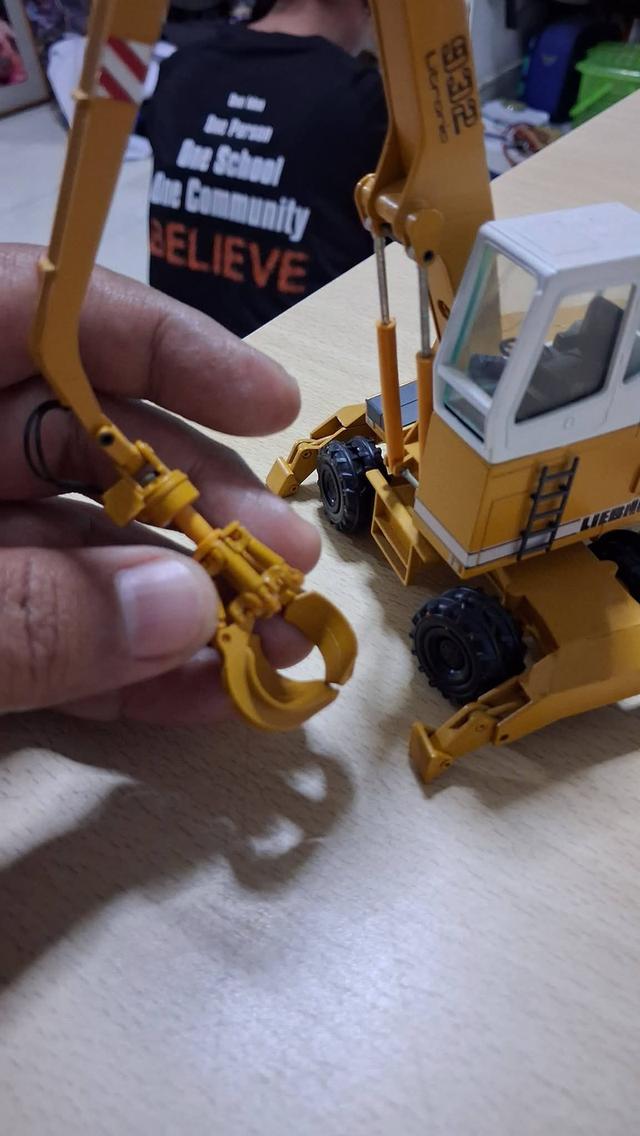 ปรับลดราคาครับ รถโมเดล รถเหล็ก สายก่อสร้างงานเยอรมันหายากครับ Conrad Liebherr A932 Material Handler รูปที่ 9