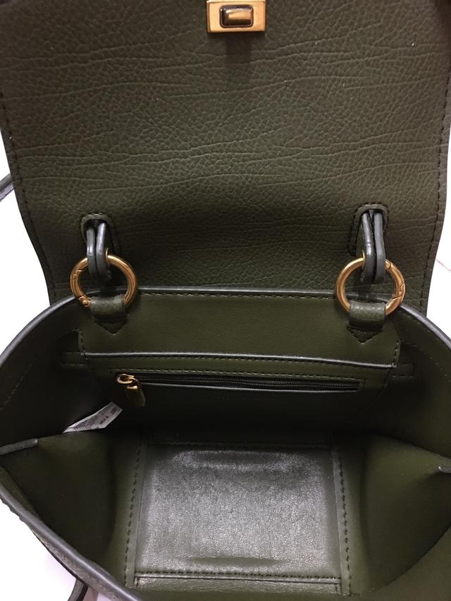 กระเป๋าสะพาย Charles & Keith แท้ 100%
