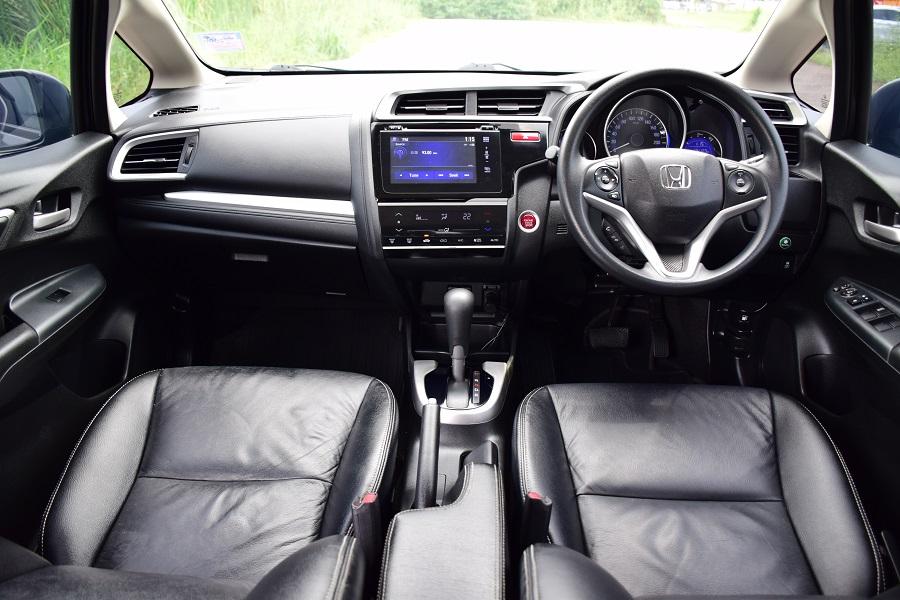 ปี2014จด15 ฟรีดาวน์ HONDA JAZZ GK เกียร์แพดเดิ้ลชิฟ SV / เบาะหนังแท้ แอร์จอ ครุสคอลโทล กุญแจคีเรท จอ กล้องหน้าหลังABS AIRBAG โทร0957401229 ไอดีไล UTBP 8