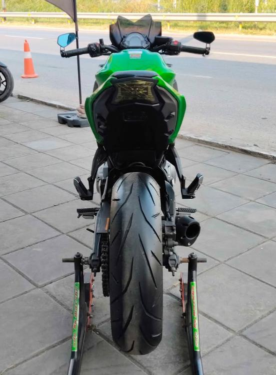 ขาย Kawasaki Z650 สีเขียว 6