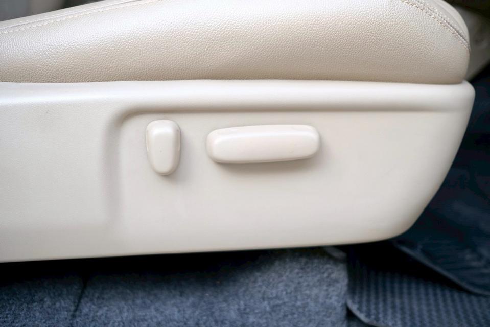 TOYOTA FORTUNER  8