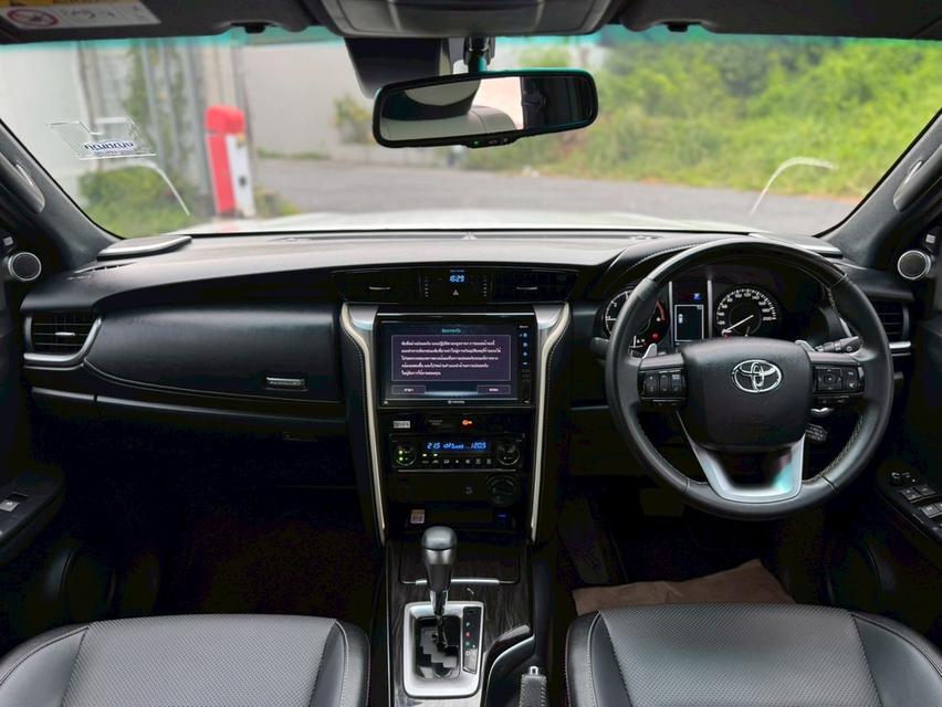 TOYOTA FORTUNER Wagon 4dr Legender 7st Auto 6sp RWD 2.8DCT 4WD  รุ่นพิเศษ 60th AnniversaryY2022. สีขาว ออโต้  18