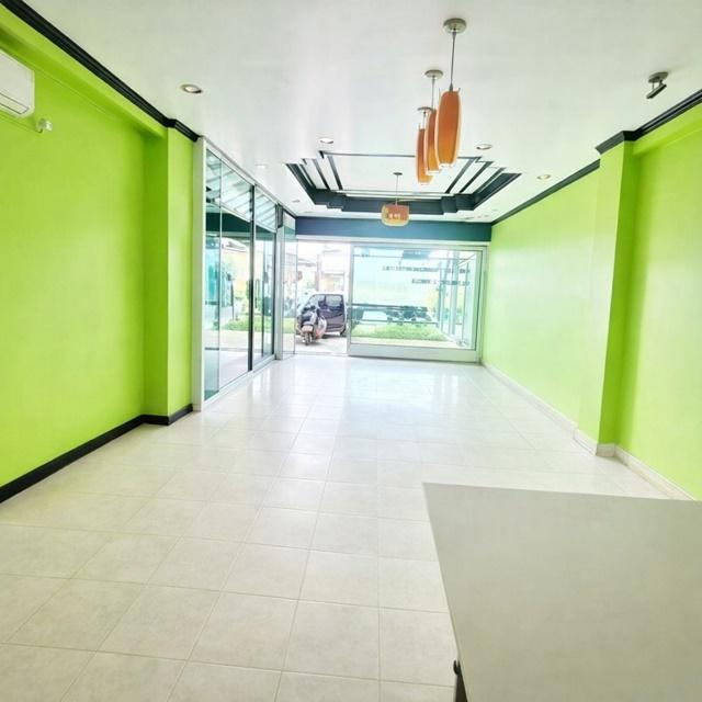 รพ.วิภาราม อมตะนคร 2 กม. นิคมอมตะนคร 500 ม. ปั้มบางจาก อาคารพาณิชย์ 4 ชั้น 3 นอน 1 น้ำ 352 ตร.ม.ทำเลศักยภาพเฟส 4 3