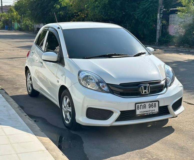 HONDA BRIO ขายด่วน สีขาว 