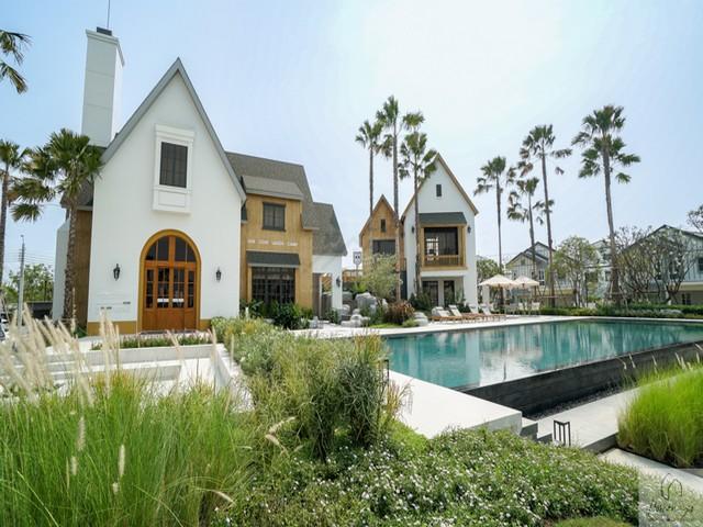ให้เช่าบ้านเดี่ยว 2 ชั้น แปลงมุม หน้าสวน วิวเลค 4 ห้องนอน โครงการ villagio 3 ศรีนครินทร์-บางนา ใกล้ MEGA บางนา และรถไฟฟ้ 6