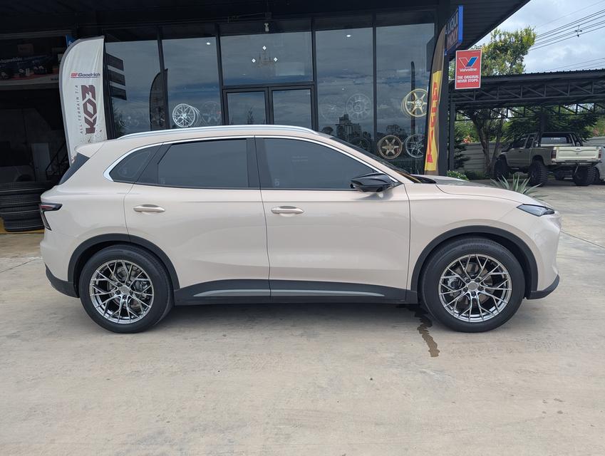 MG S 5,10/2025, 64 kWh lifetime battery warranty,premium insurance,new MG wallbox,9,5 Tkm, fully equipped,19-inch wheels,original price 1 Million Baht รูปที่ 12