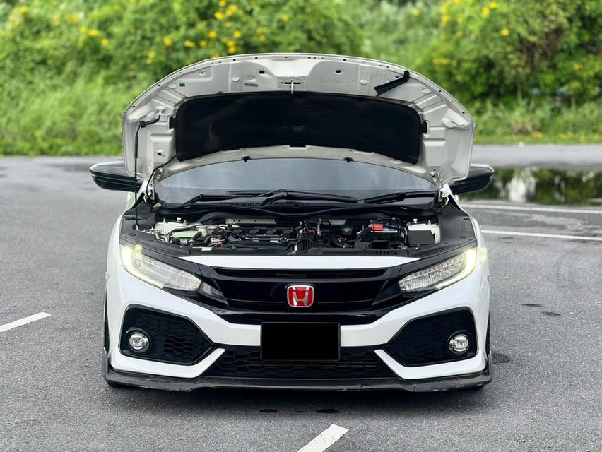 HONDA CIVIC FK 1.5 TURBO สีขาว ปี 2019