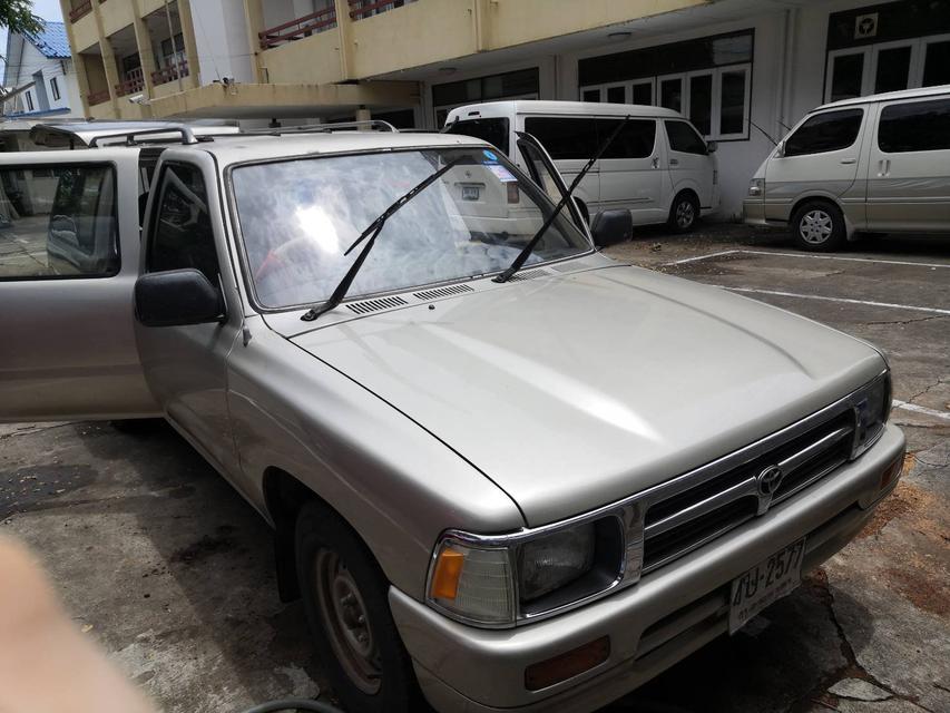 Toyota hilux mighty x van 96 ennxo
