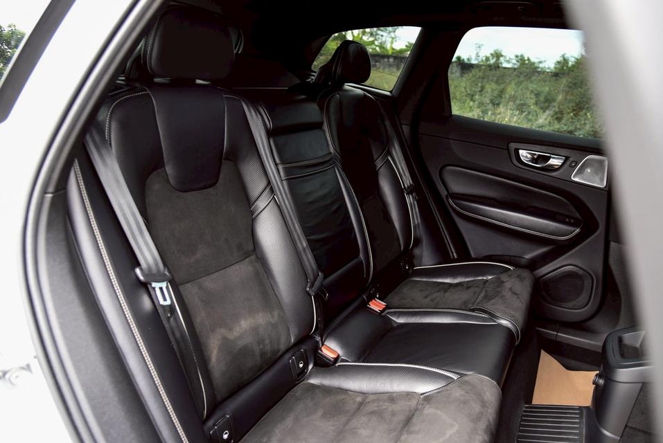 รหัสรถ CBL8457 Volvo XC60 Recharge T8 R-Design AT 2018 12