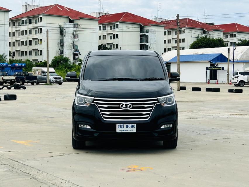 Hyundai H1 Deluxe 11 ที่นั่ง