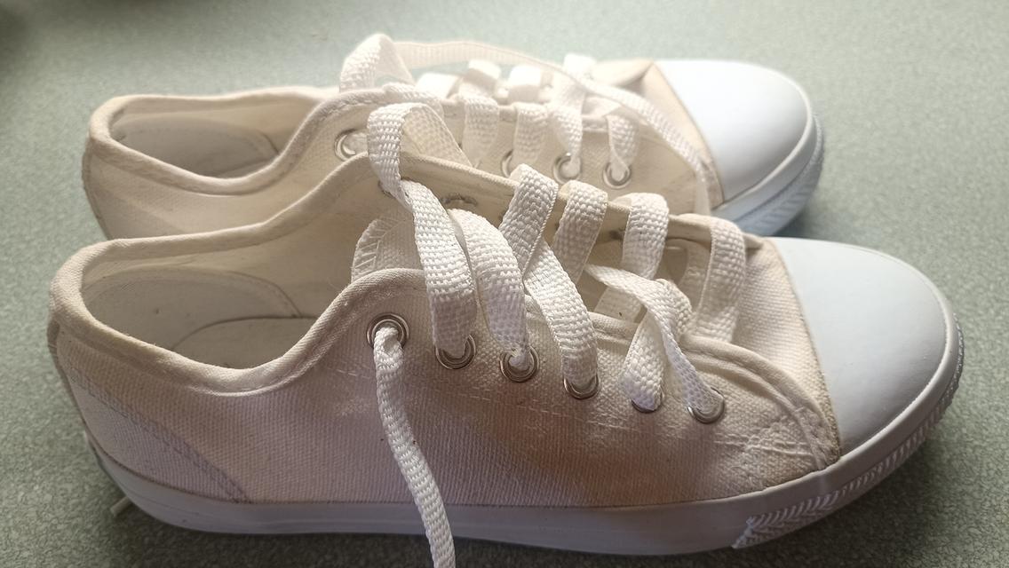 รองเท้าผ้าใบ ยี่ห้อLEO GROUP size38