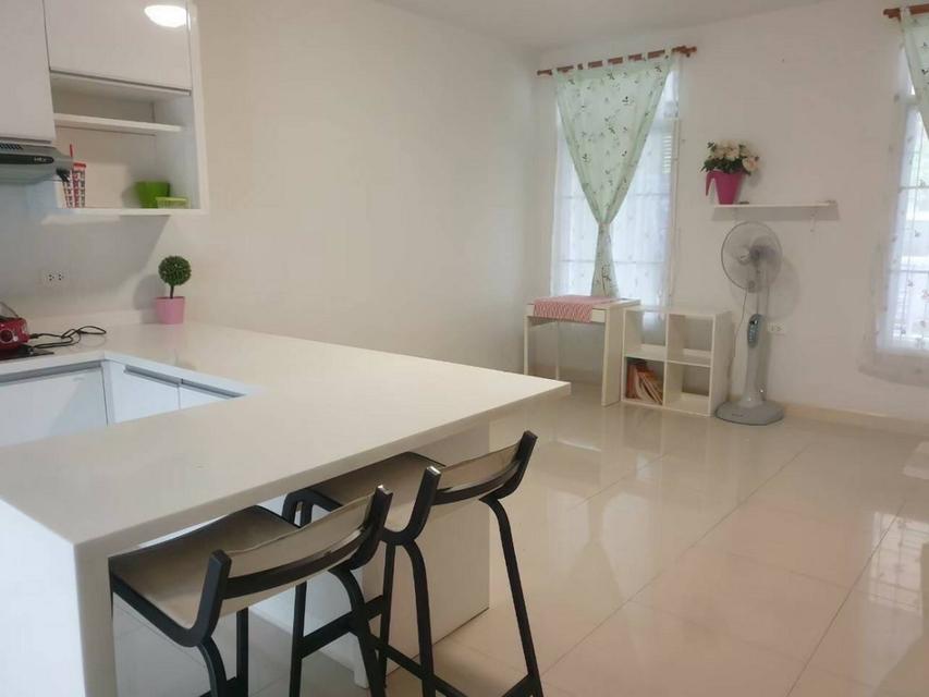 หมู่บ้านฮาบิทาวน์ วัชรพล ให้เช่าทาวน์โฮม 2 ชั้น 25 ตารางวา 3 ห้องนอน 2 ห้องน้ำ ถนนเมนติดสวน ใกล้ทางด่วนรามอินทรา-อาจณรงค์ 5