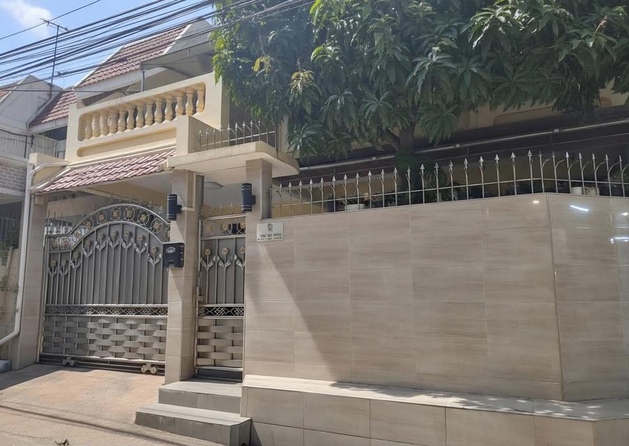 บ้านทาวเฮาส์ หลังมุม 2 ชั้น ใกล้ MRT จรัญ 13 พื้นที่ 35 ตารางวา 1