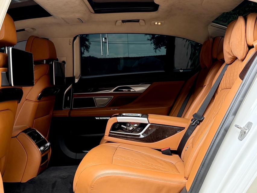 2019 BMW 740le PURE EXCELLENCE รถออกศูนย์ BMW รถวิ่งน้อย เข้าศูนย์ตามระยะ วารันตีศูนย์ยังเหลืออีกนานครับ 13