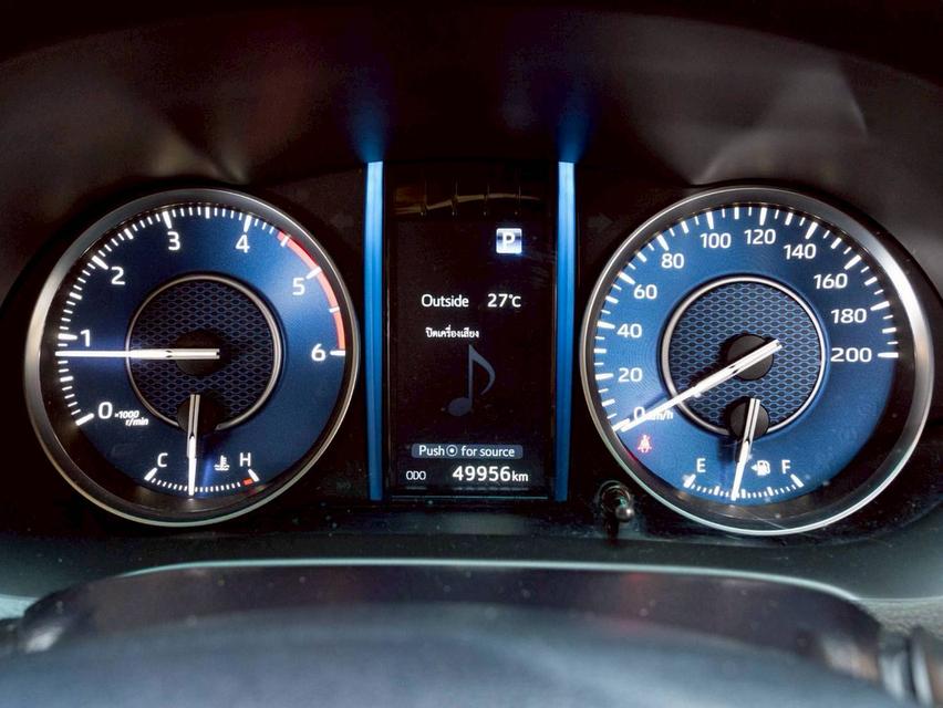 Toyota Fortuner 2.4G ปี22 8