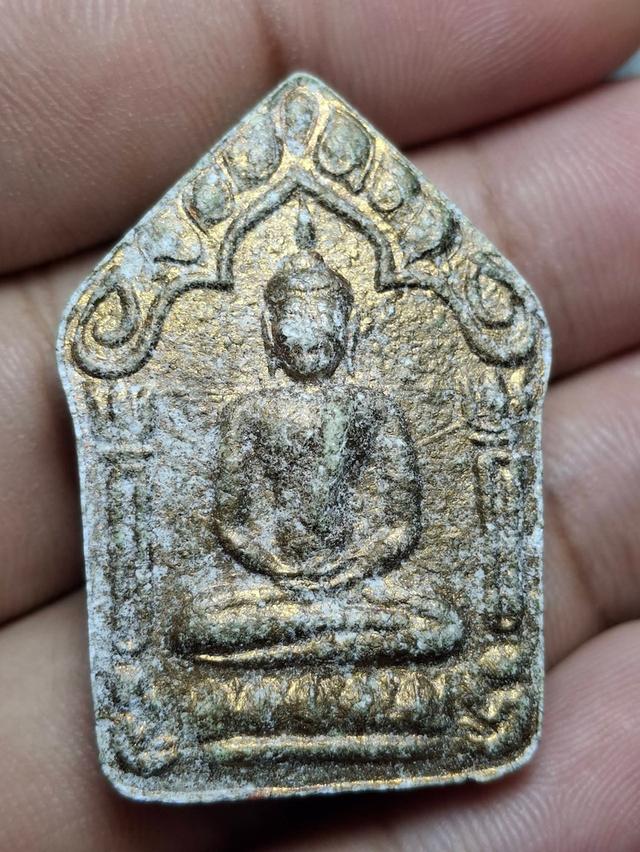 พระขุนแผนผงพรายกุมาร หลวงปู่ทิม อิสริโก วัดละหารไร่ จังหวัดระยอง มีความเชื่อเรื่องเมตตามหานิยม มหาเสน่ห์ โชคลาภ และการค้าขาย