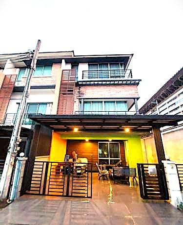 ขายด่วนถูกสุด Townhome 3 ชั้นหลังมุม TownPlus เกษตร-นวมินทร์ ใกล้ CDC, รถไฟฟ้า 1