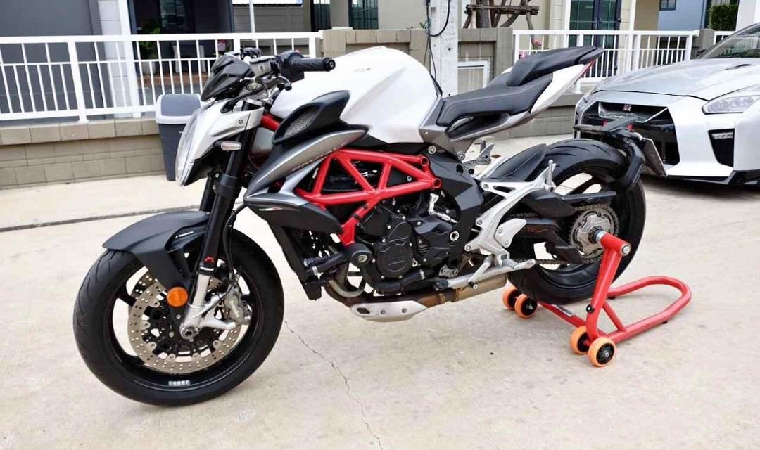 MV Agusta 800 ขายพร้อมของแต่งจัดเต็ม