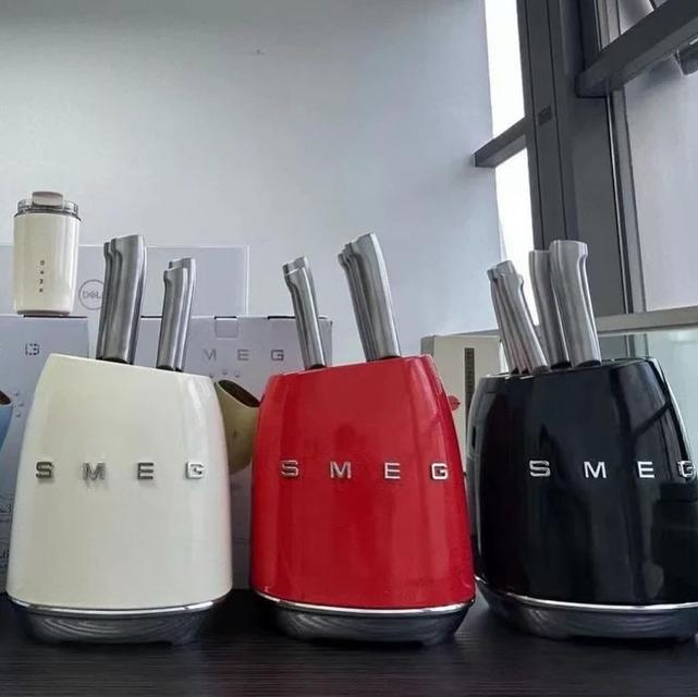 SMEG เซ็ตมีดทำครัวและกล่องเก็บ