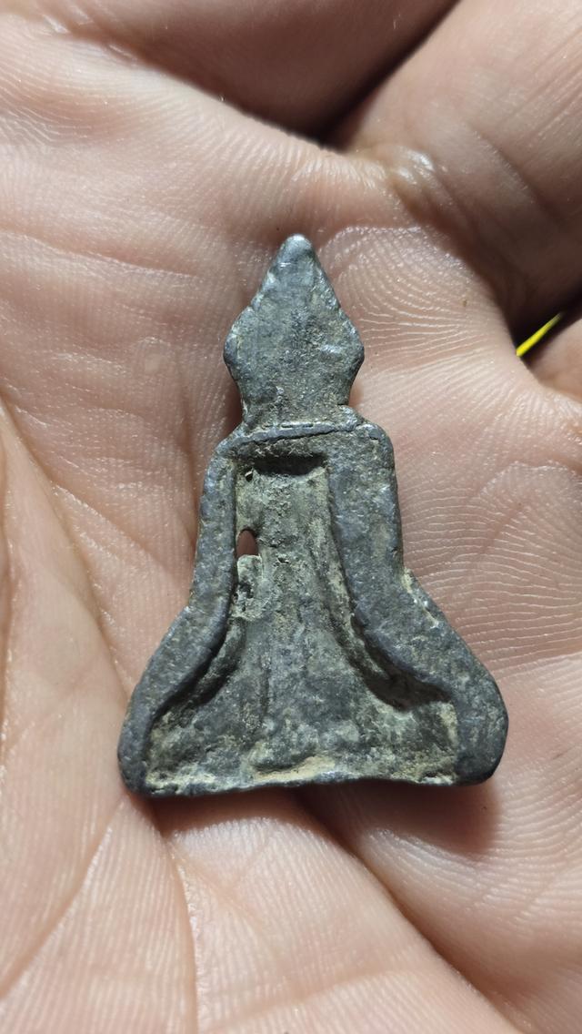 พระร่วงนั่ง หลังลิ่ม กรุช้างล้อม 7