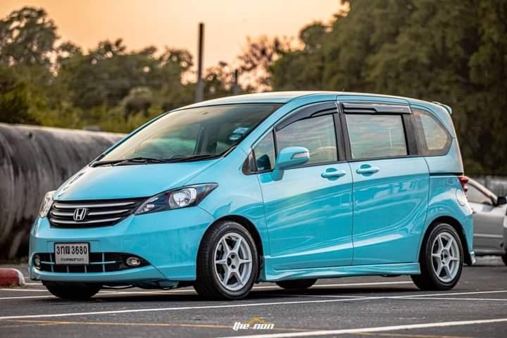 Honda Freed สีฟ้า