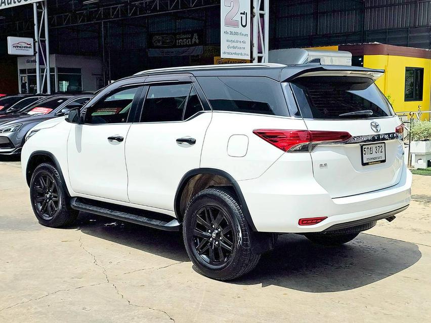 รหัสรถ SEZ372 Toyota Fortuner 2.8 V 4WD เกียร์ ออโต้ ดีเซล สี ขาว-ดำ ปี 2016 3