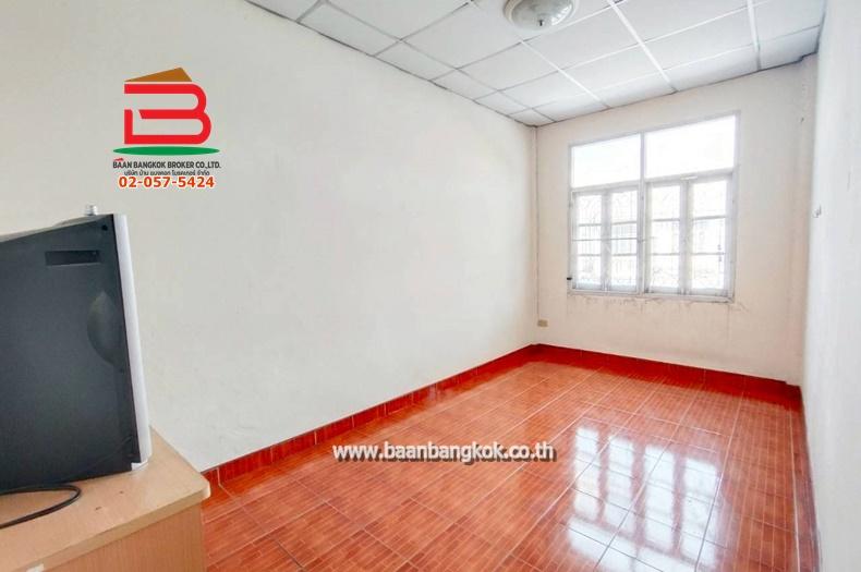 ทาวน์เฮาส์ หมู่บ้าน อยู่เจริญ 4 เนื้อที่ 23.2 ตรว. ถนนลำลูกกา ต.ลาดสวาย อ.ลำลูกกา จ.ปทุมธานี 6