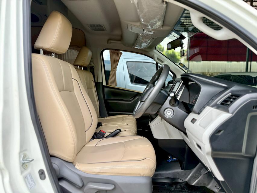 TOYOTA COMMUTER 2.8 2019  9
