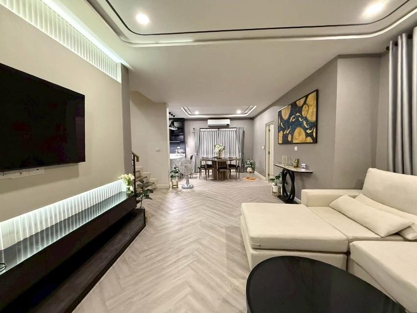 U1486 ให้เช่าทาวน์โฮม 3 ชั้น หลังมุม สิริเฮ้าส์ รัชดา 18 SIRI HOUSE บ้านพร้อมเฟอร์ ทำเลดีเดินทางสะดวกเข้าออกได้หลายทาง 2