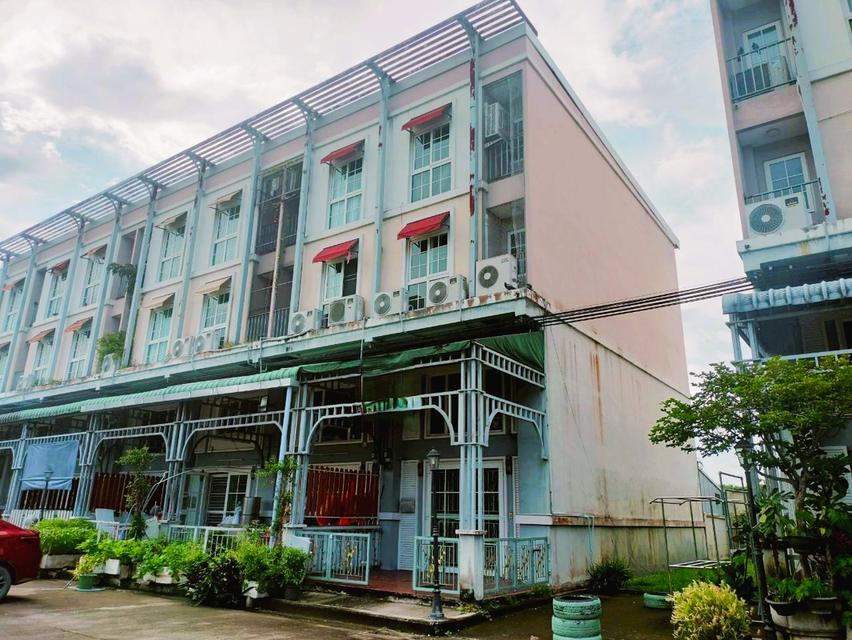 📢ให้เช่า 🏢ทาวน์โฮม /โฮมออฟฟิตห้องมุม 3.5 ชั้น ติด ABAC บางนา  โครงการเมทโทรบิซทาวน์ บรรยากาศสไตล์ยุโรป 2