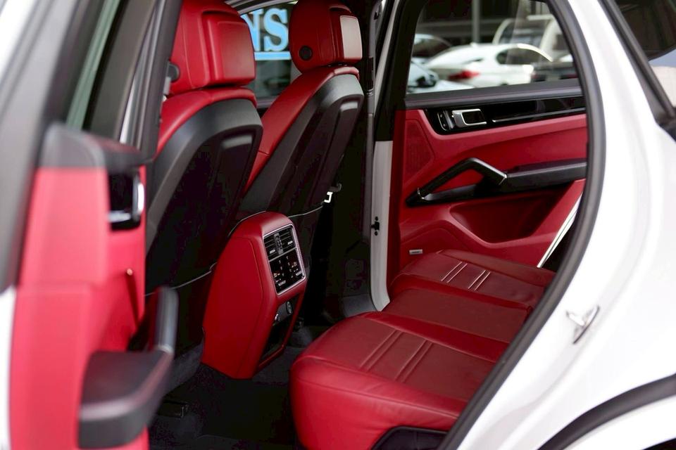 Porsche Cayenne Coupe E-Hybrid 3.0 V6 Turbo 2020 สีขาว รูปที่ 16