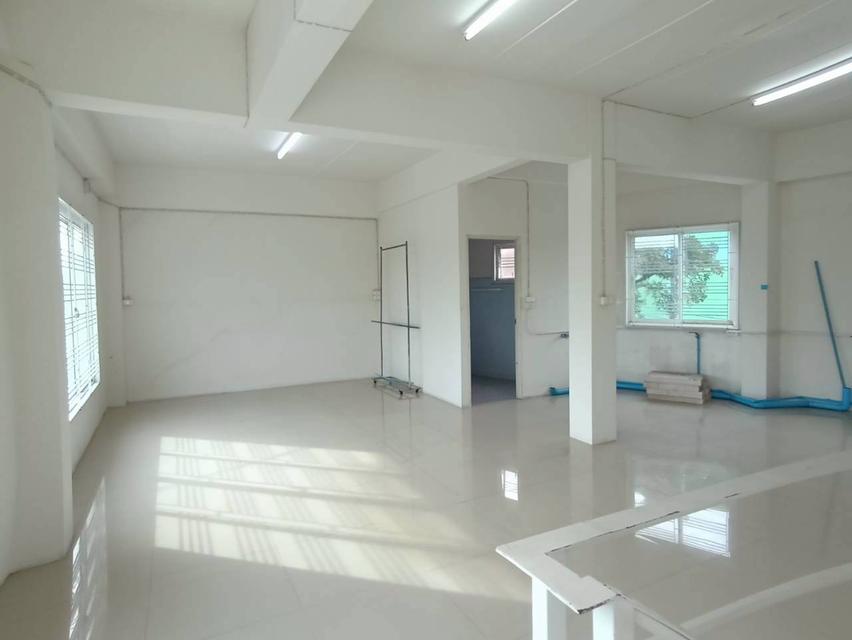 ขายตึกหัวมุม 4ชั้น พร้อมดาดฟ้า ทำเลดี ใกล้ MRT ไทรม้า ซอย 9 บางรักน้อย – รัตนาธิเบศร์ 2