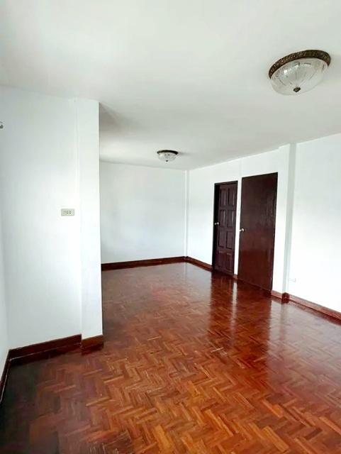 ถ.เลียบด่วนเอกมัย-รามอินทรา MRT วัชรพล 1.7 กม. ให้เช่าทาวน์เฮ้าส์ 2 ชั้น 28 ตร.ว. 230 ตร.ม. ติดถนนนวลจันทร์ 3 นอน 2 น้ำ 6