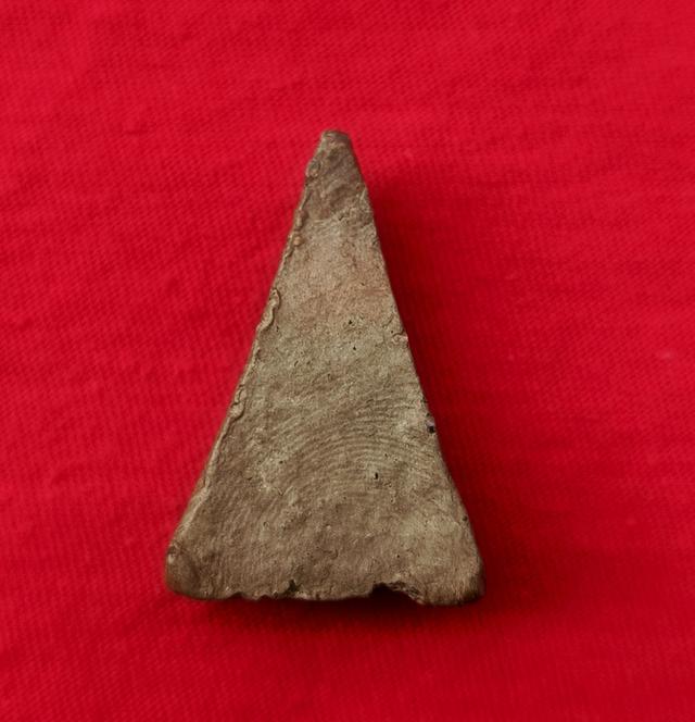 พระนางพญา พิษณุโลก เข่าโค้ง เนื้อละเอียดหายาก รูปที่ 2