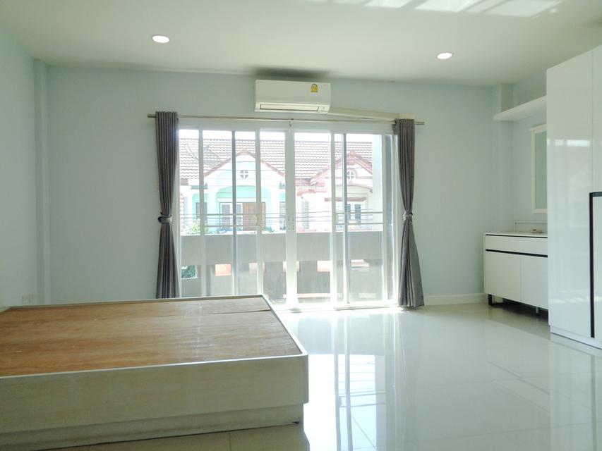 🚩 บ้านรีโนเวท ทาวน์โฮม 3 ชั้น หลังใหญ่ โครงการ เดอะ รีโน่ นวมินทร์ ติดห้างโลตัสนวมินทร์ 11