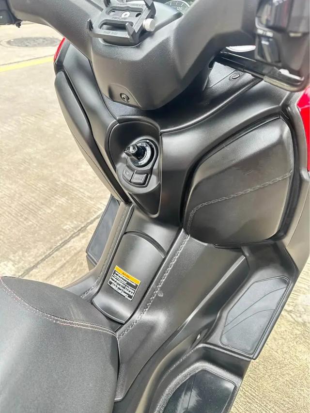 Yamaha  XMAX แดงดำ 5