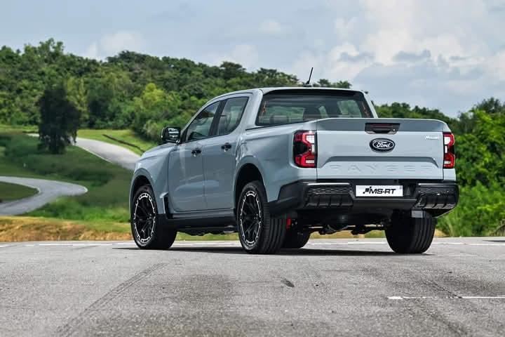 Ford Ranger สีเทาสวย 2