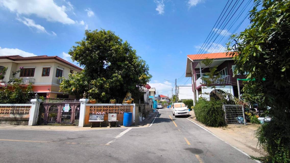 ที่ดิน​พร้อมสิ่งปลูกสร้าง​ 54ตร.ว.ราคาขาย2.1ล้าน 3