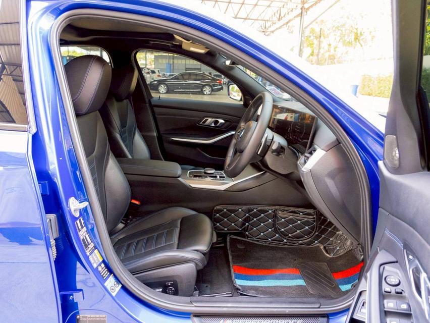 BMW 330e M Sport ปีจด 2023 BSI 5ปี 100,000 km. ถึง 26/12/2570 11