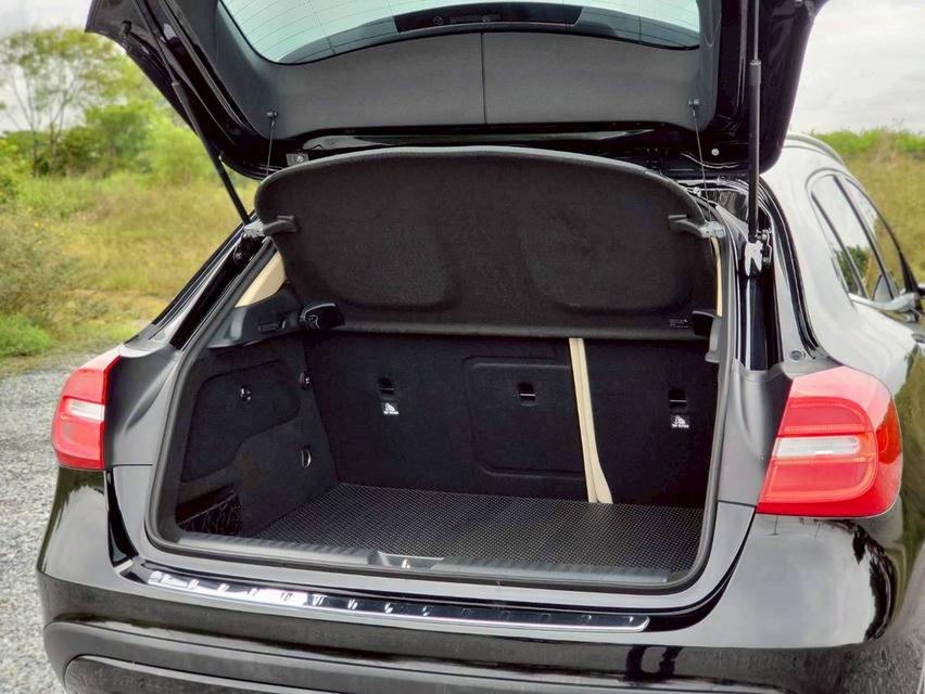 2017 BENZ GLA200 Urban (W156) มือเดียว ใช้น้อยมาก ดูแลถึง ประวัติเซอร์วิสครบ ราคาถูกสุดในตลาด  9