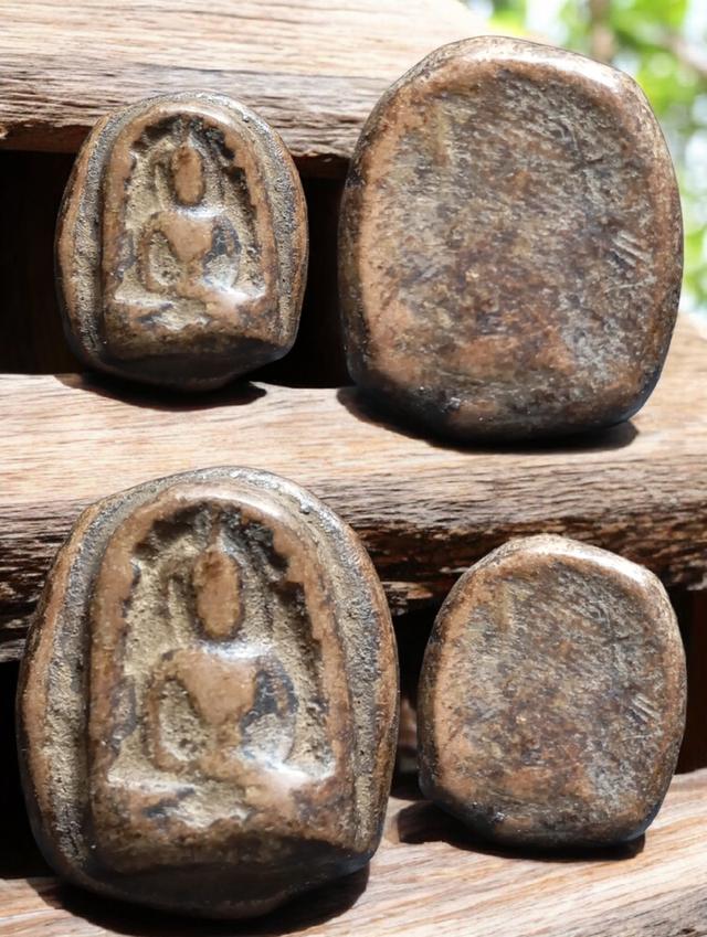 พระซุ้มกอ พิมพ์ขนมเปี๊ยะพิมพ์เล็ก กรุลานดอกไม้ กำแพงเพชร