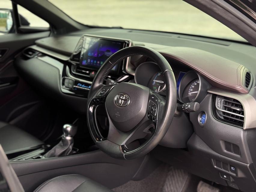 Toyota C-HR Hybrid  Y19 Wagon 4dr HV HI CVT FWD top  1.8 (Hybrid) (MNC). สีดำ ออโต้ 15