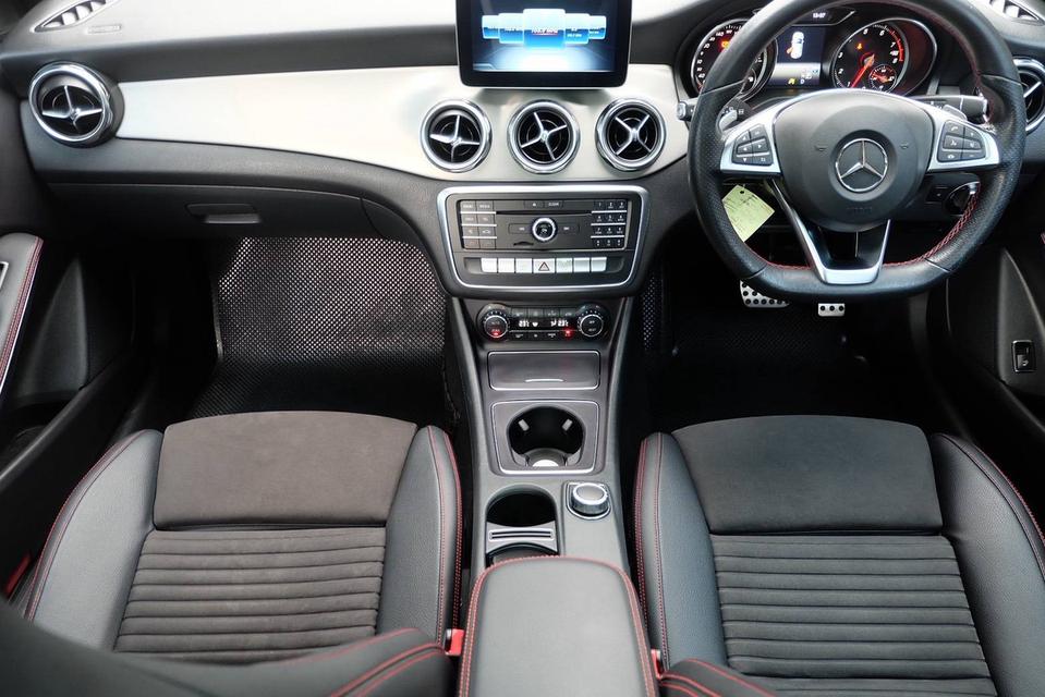 Mercedes-Benz GLA 250 AMG หลังคาแก้ว ปี 2020 Sาคาเพียง 798,000.- 10