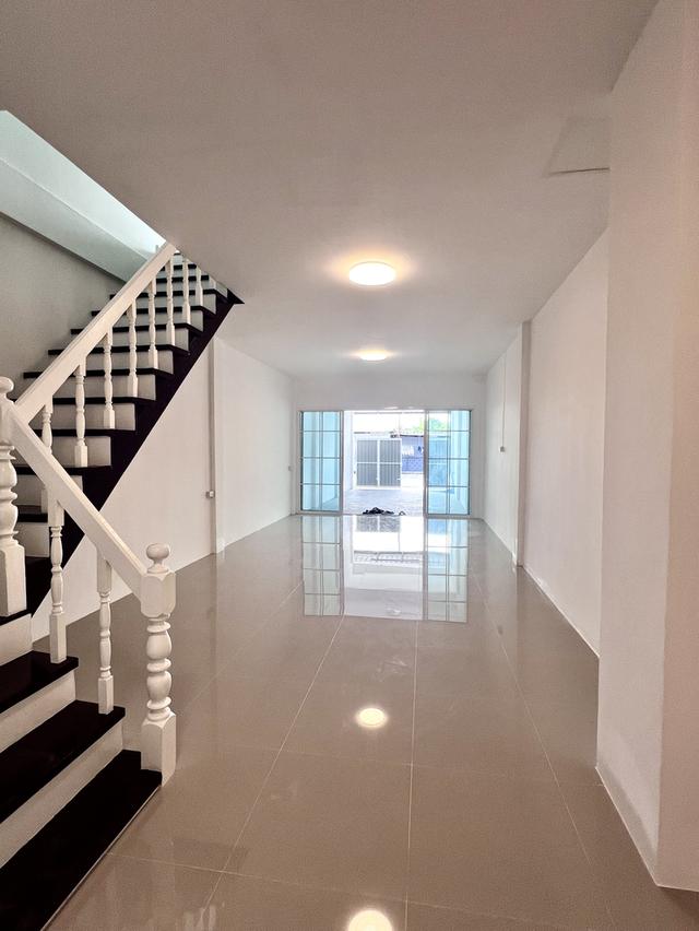 ทาวน์เฮ้าส์มือสอง ใกล้ตลาดเอซี รีโนเวทใหม่ทั้งหลัง 7