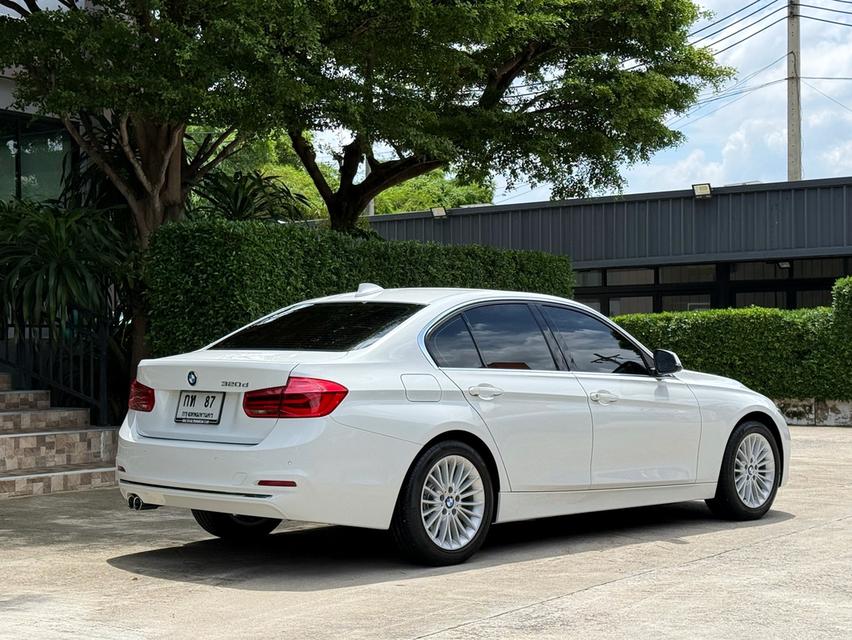 2019 BMW 320D F30 LCI รถมือเดียวออกป้ายแดง รถวิ่งน้อย เข้าศูนย์ตรงระยะ รถไม่เคยมีอุบัติเหตุครับ รูปย่อยที่ 3