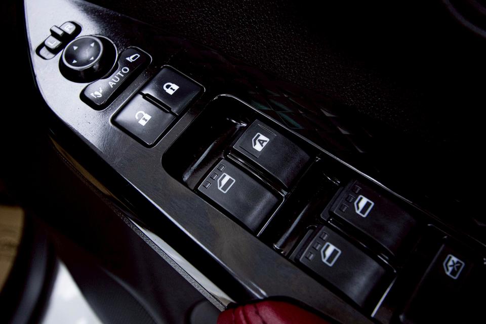 TOYOTA YARIS ATIV 1.2 PREMIUM LUXURY 2023  7