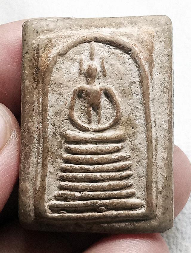 พระสมเด็จเก่าเนื้อผงค่ะ