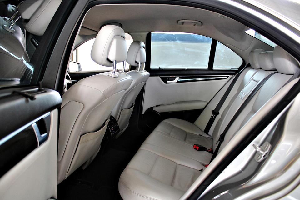 Mercedes-Benz C250 CGI Avantgarde Facelift (W204) ปี 2012 สีเทา รูปที่ 9