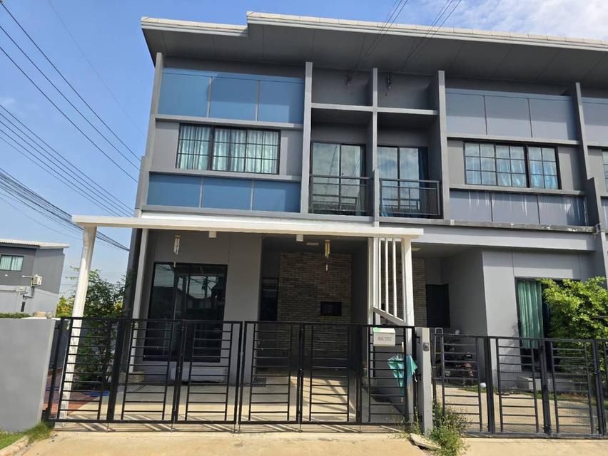 จ้าของขายเอง ขายด่วน ทาวน์โฮม 2 ชั้นหลังมุม สิริเพลสรังสิต 8